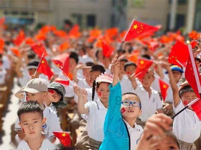 摆动小圆球